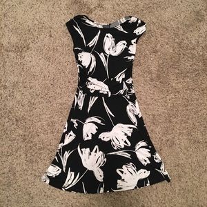 En Focus Studio Black and White Flower Dress